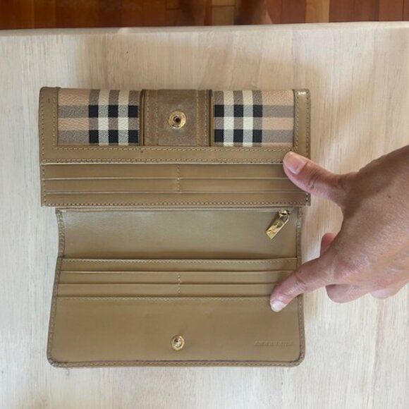 Burberry women wallet. - Picture 3 of 3